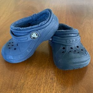 Navy fleeced lined toddler Crocs
